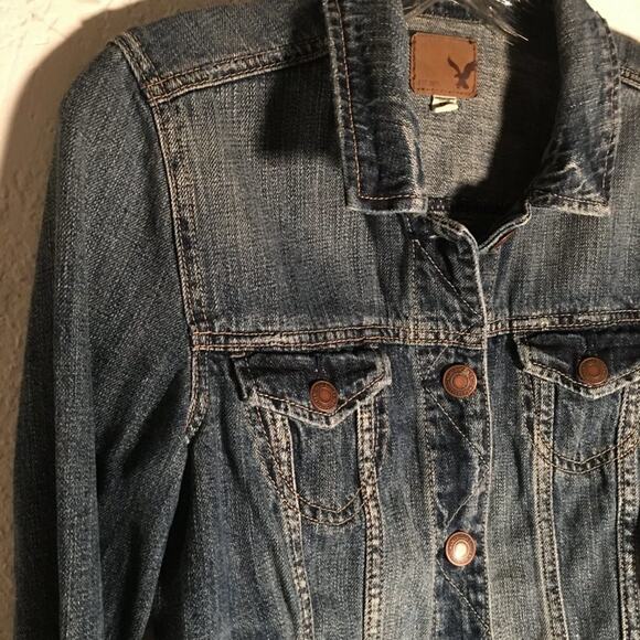 American Eagle Cropped Denim Jacket Women's S/P Blue Fade Distressed Trucker - Picture 3 of 11
